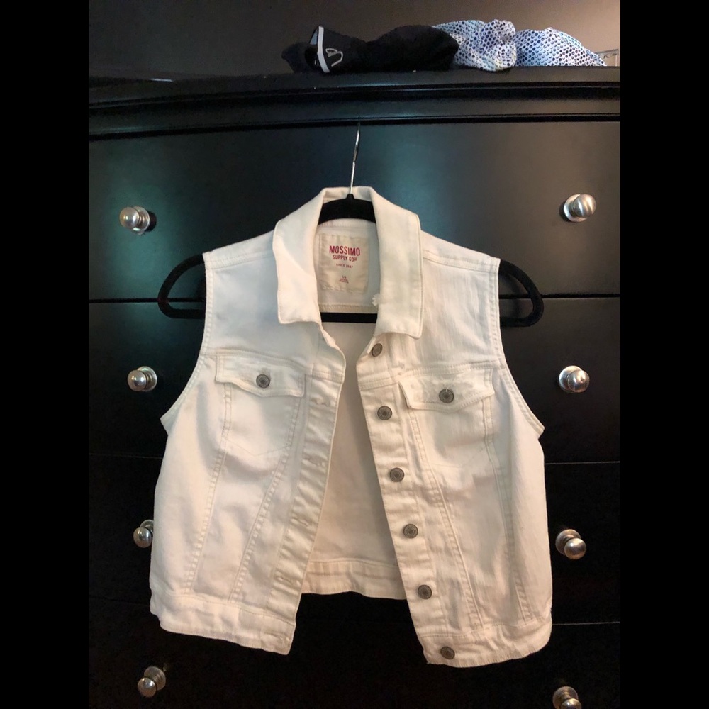 Cropped white denim vest